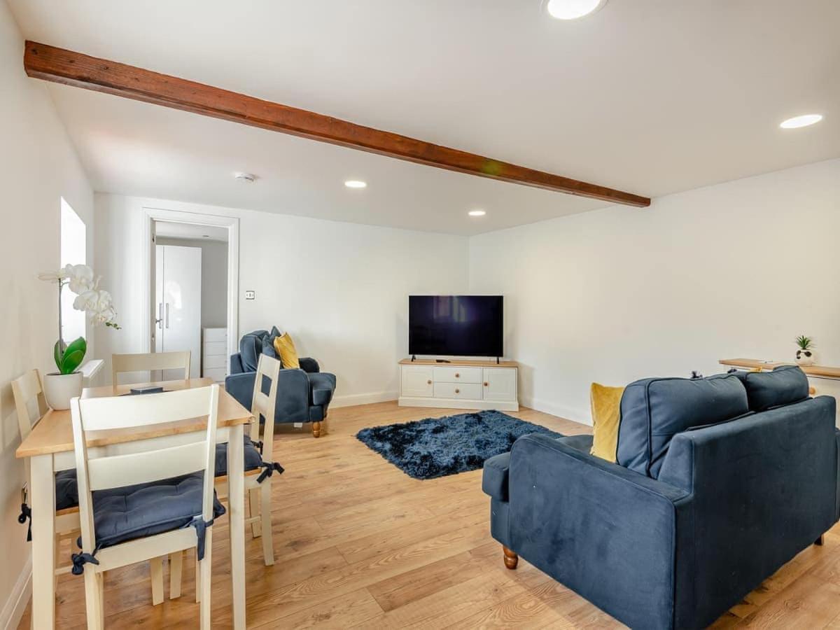 1 - Charming 1 Bedroom Holiday home